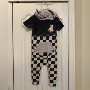 Rags to Raches Short Sleeve Black and White Checkered Kids Romper 2T Color
